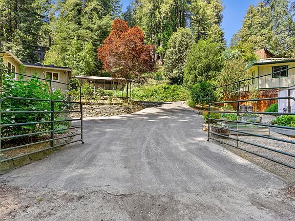 2nd image of 885 Park Dr