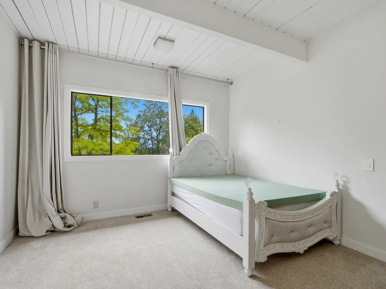 6730 W Mercer Way — Photo 24