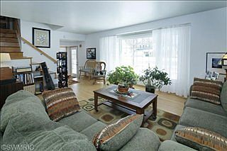 3rd image of 688 Knollwood Dr