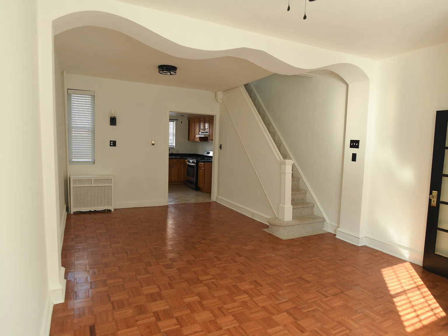 3 bed, 982 sqft, $1,800 — Photo 2