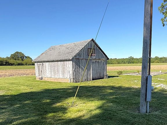 5th image of 13998 Creek Rd