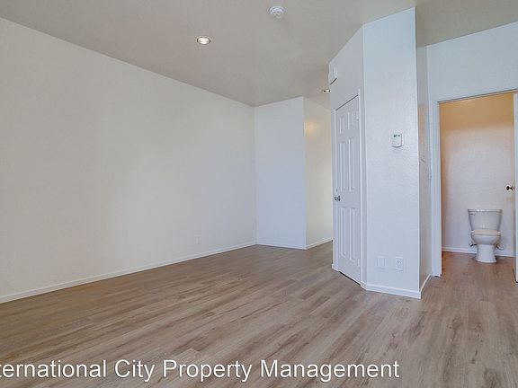 3rd image of 741 Belmont Ave