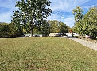 305 N 8th St, Albion, IL