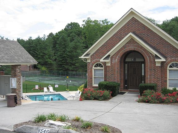 2nd image of 8519 Oxford Dr