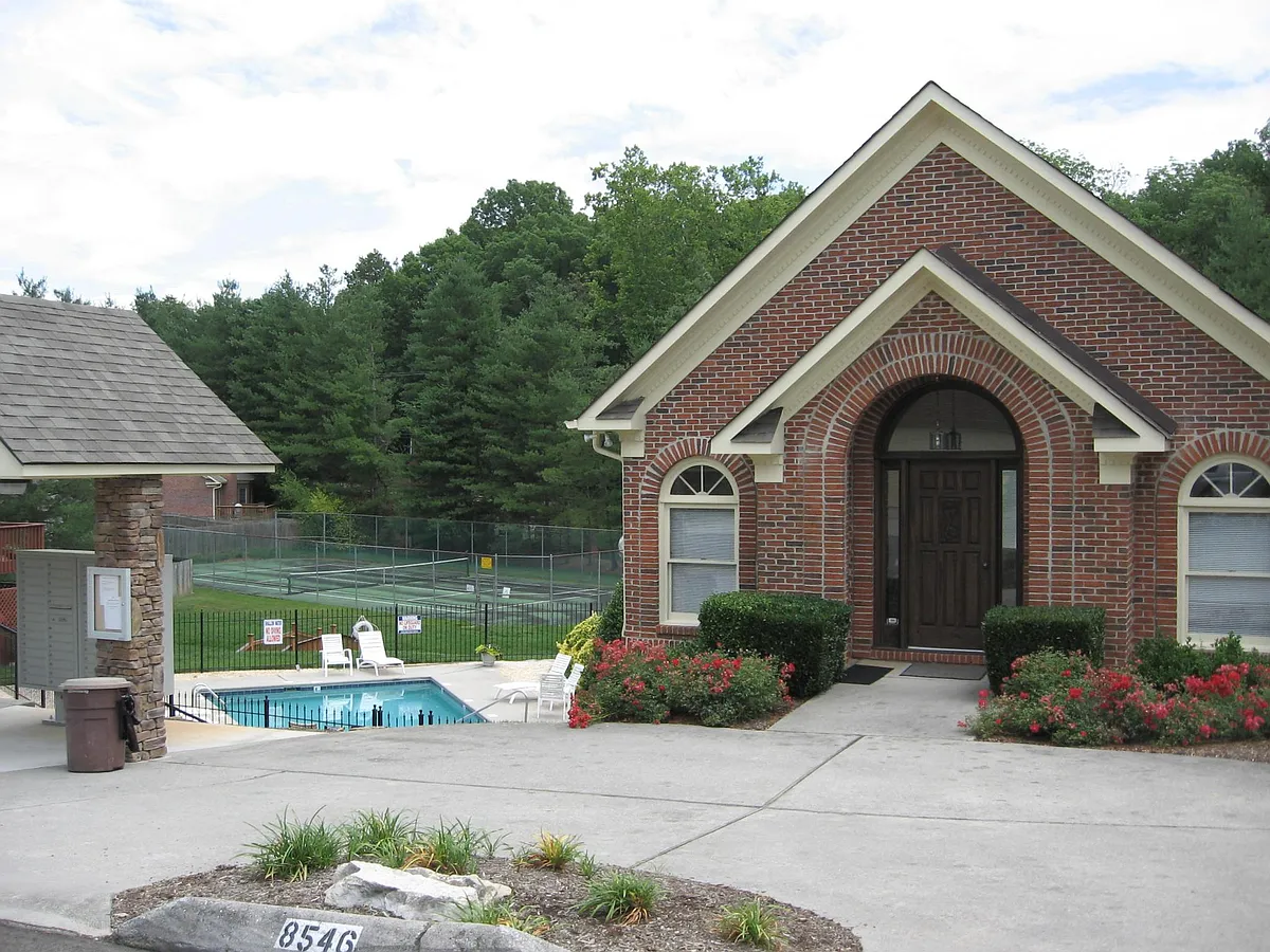 Building Photo - 8519 Oxford Dr