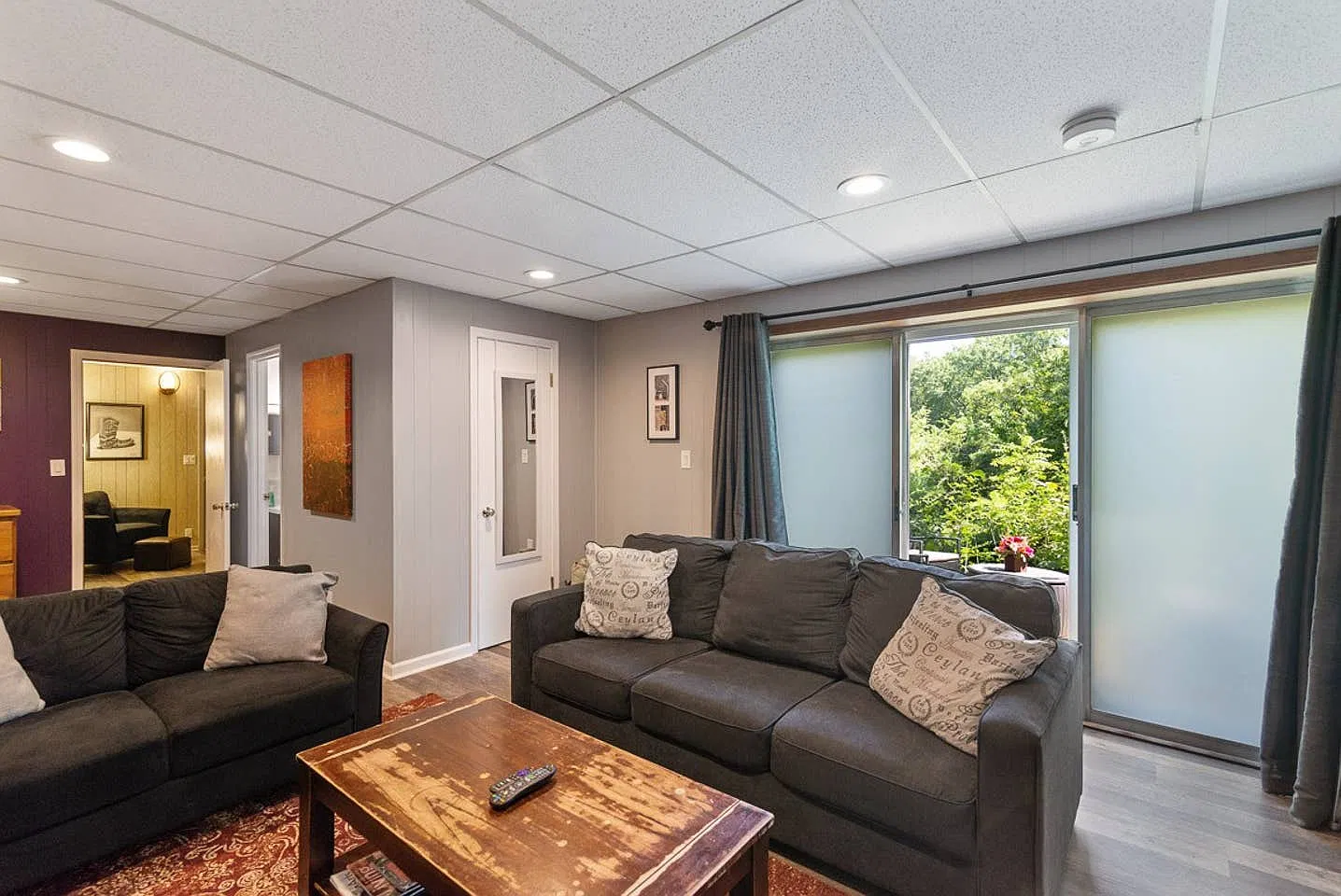 2 bed, 1000 sqft, $2,400 — Photo 2