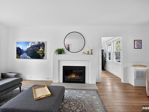 5th image of 653 Ridgewood Ave