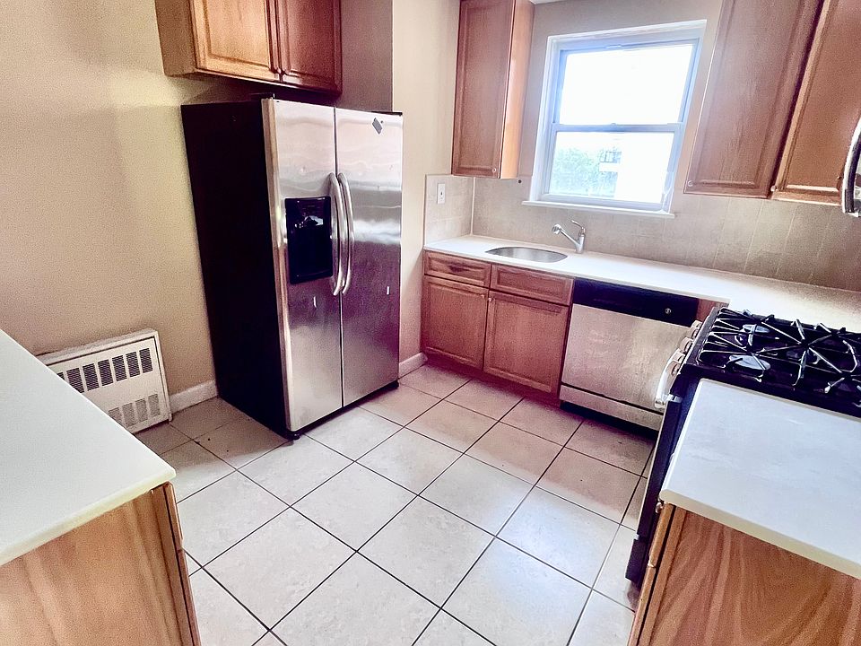 1st image of 4430 Douglaston Pkwy APT 3J