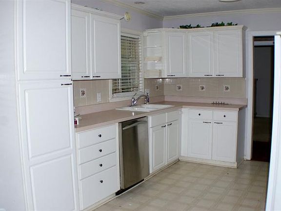 2nd image of 616 Pasadena Dr