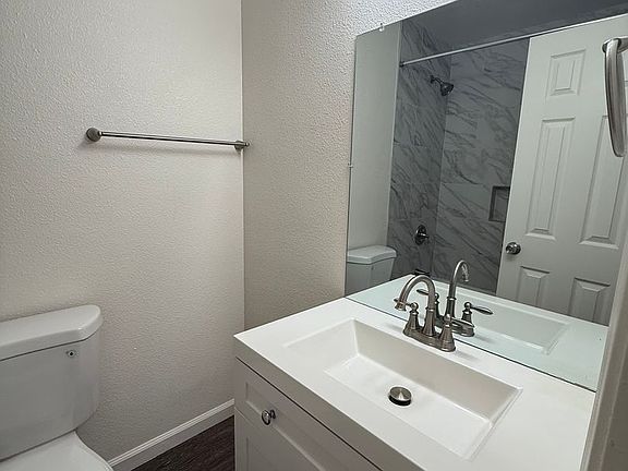 4th image of 969 Thomas Ave #4