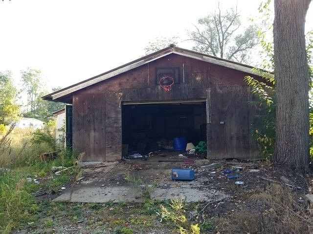 2nd image of 402 Kellogg St