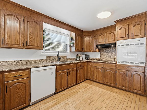 4th image of 330 Gabriel Rd