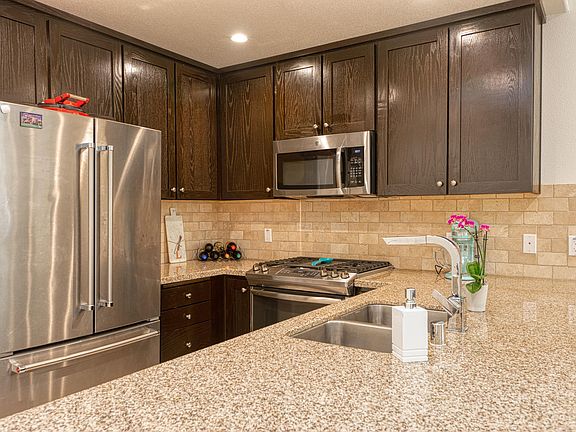 4th image of 1220 Vista Heights Ct