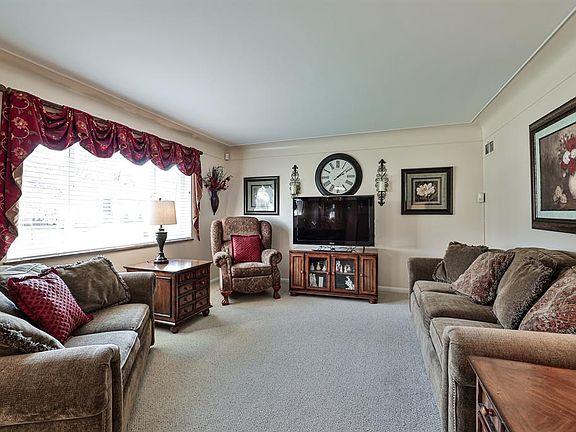 4th image of 8793 Mockingbird Ln
