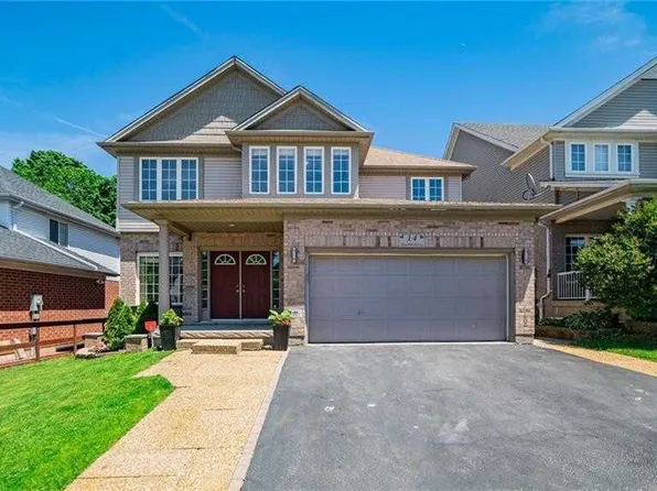 14 Hearthbridge St, Kitchener, ON N2R 1L5