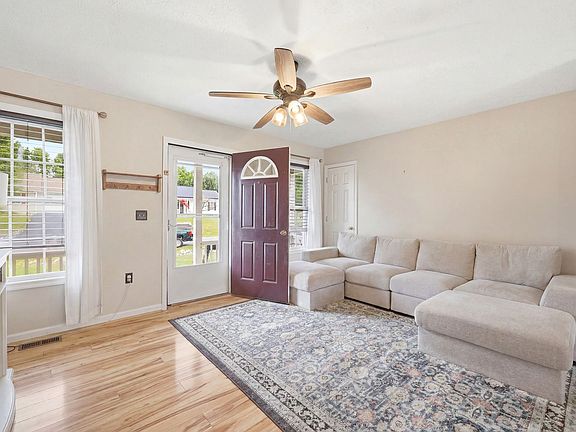 3rd image of 75 Brendan Ln