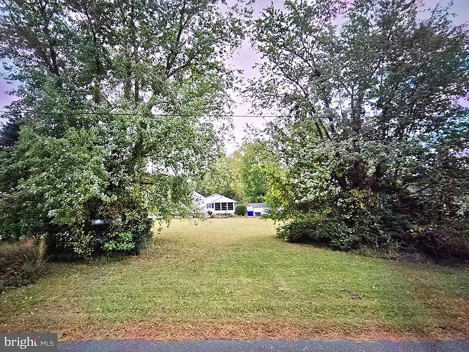 1st image of 14 Clubhouse Dr