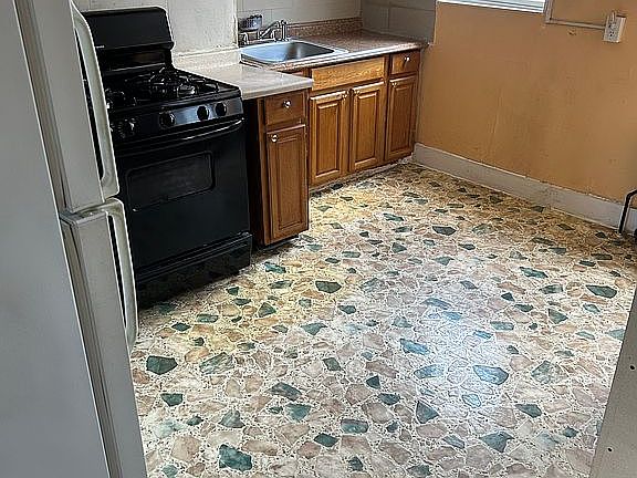 3rd image of 114 Zabriskie St