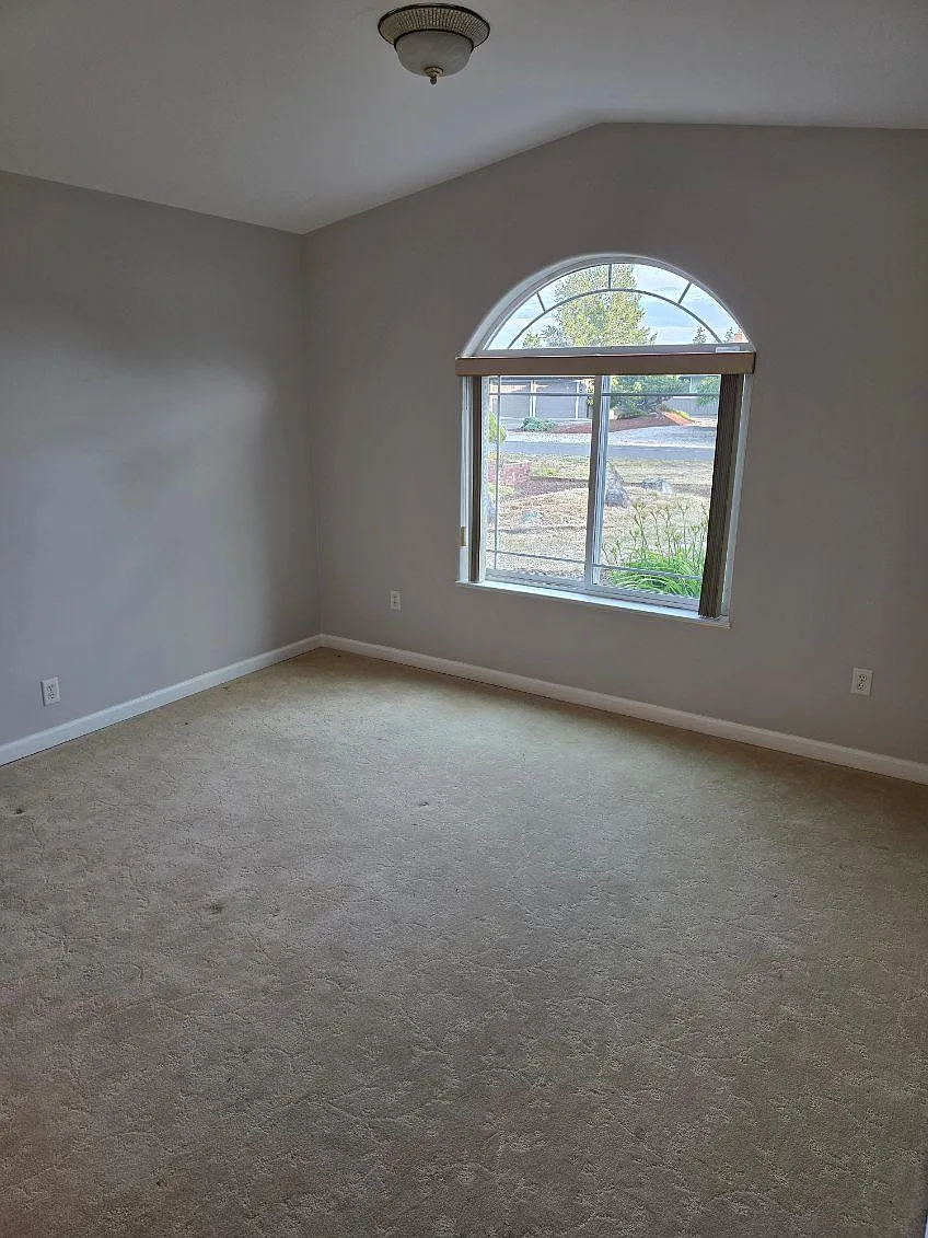 3 bed, 1286 sqft, $2,000 — Photo 2