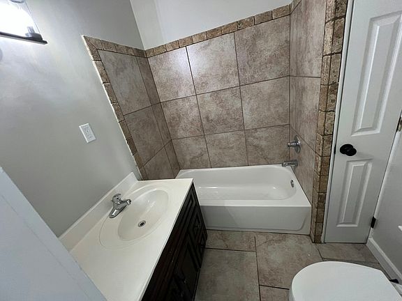 5th image of 208 5th Ave E