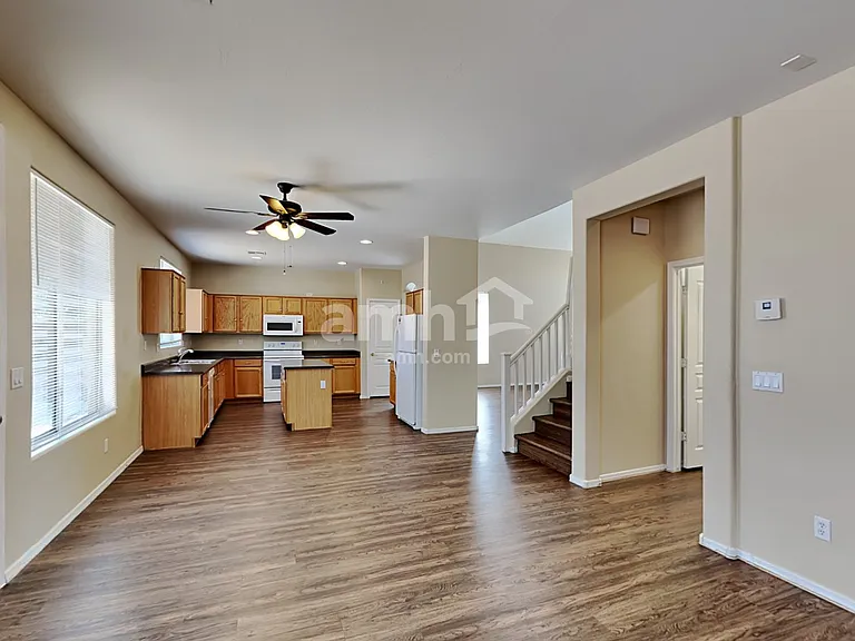 10859 W Locust Ln — Photo 4