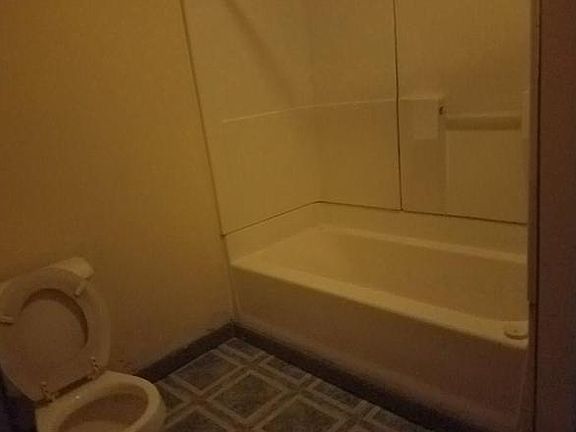 4th image of 2372 Winthrop Ave