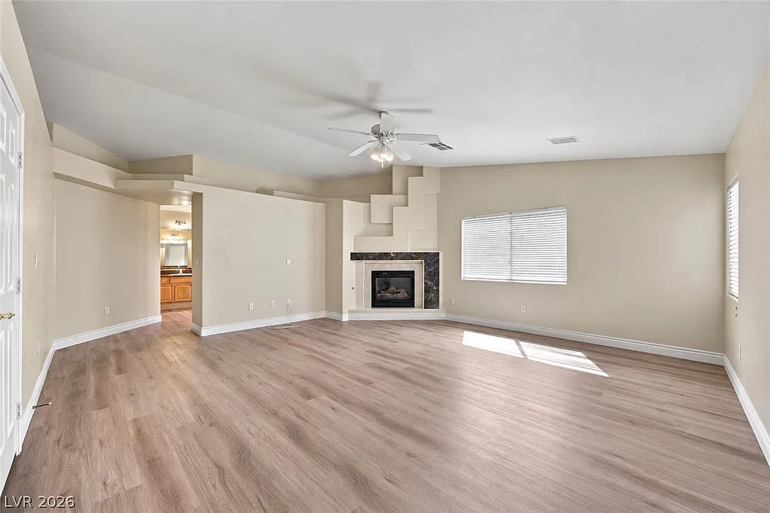 3 bed, 2.5 bath, 2018 sqft, $2,355 — Photo 4