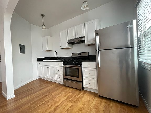 5th image of 5138 Melrose Ave #205