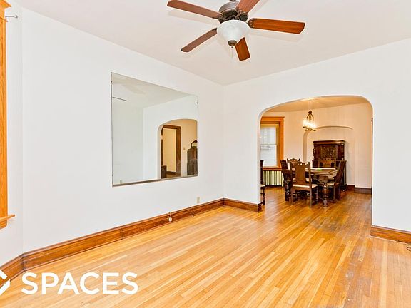 3rd image of 3518 N Oakley Ave #1F