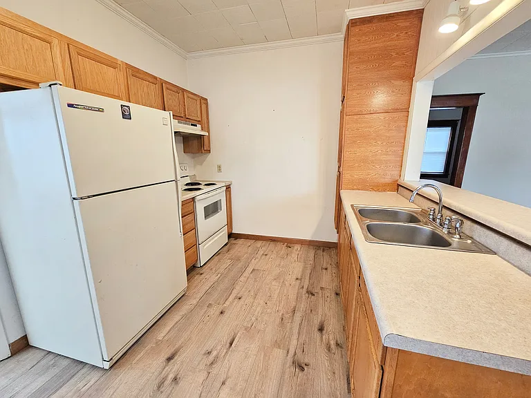 404 W Market St — Photo 7