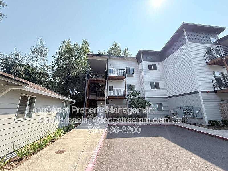 1st image of 433 Chemawa Rd N #301