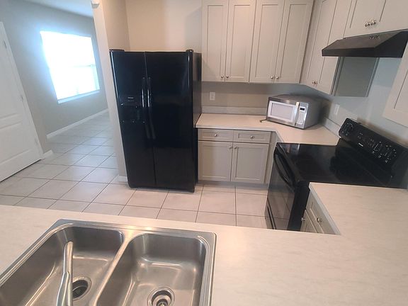 5th image of 542 Armoyan Way