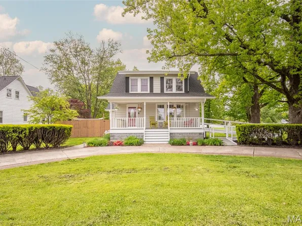 721 Taylor Ave, Godfrey, IL 62035