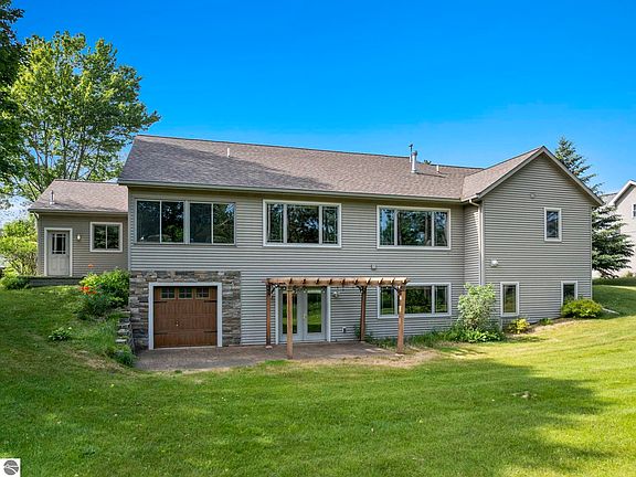 3rd image of 1546 Nightingale Ln
