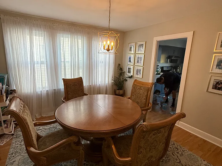 19 Rose Ave — Photo 7