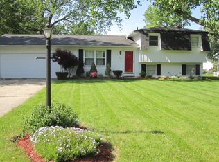 424 Oaknoll Dr, Amherst, OH 44001