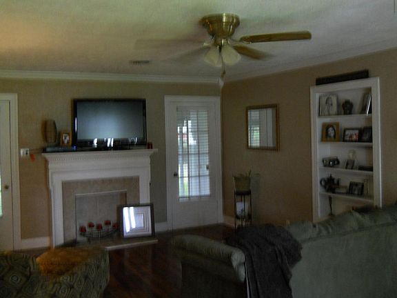 2nd image of 729 Holland Ave