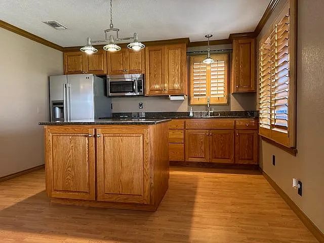 3 bed, 1550 sqft, $1,585 — Photo 2