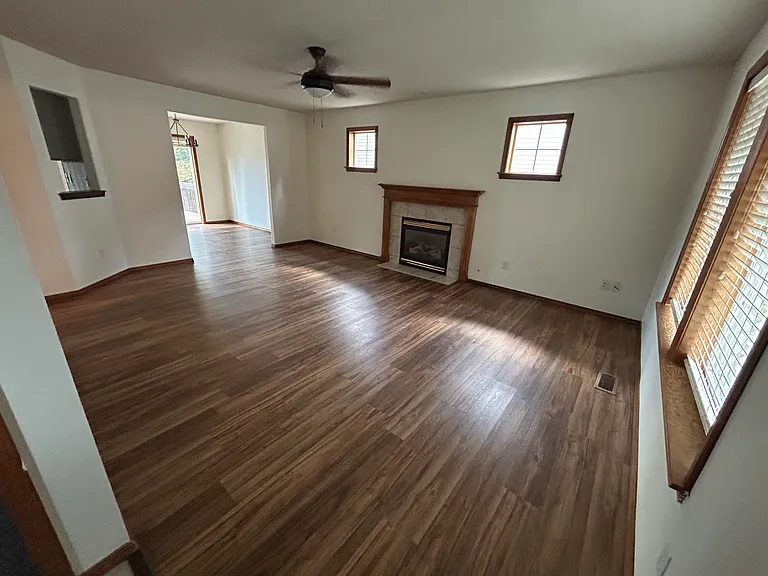 4227 E 38th Ave — Photo 16