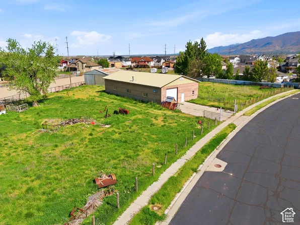 1695 N Olsen Way, Woods Cross, UT 84087