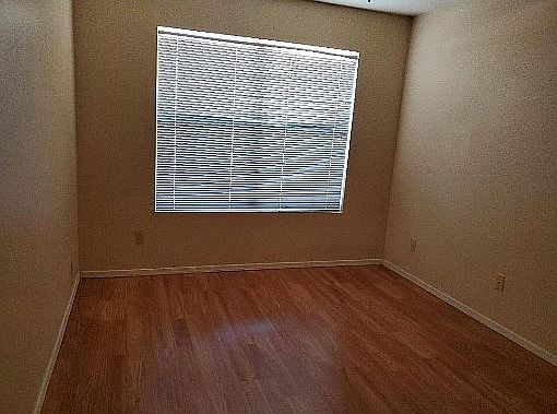 4th image of 937 W Cantebria Dr