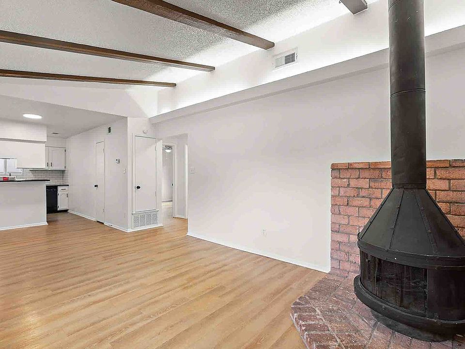 1st image of 1120 Hazelton St