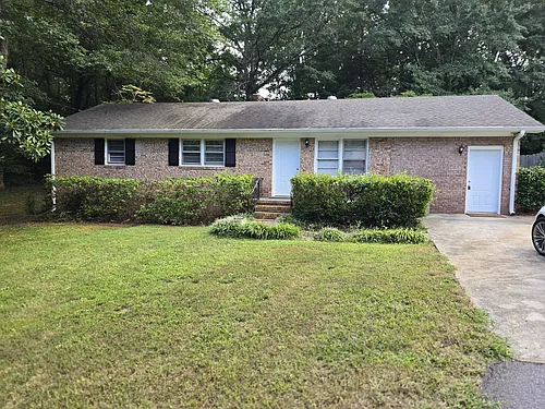 242 W Castle Dr Photo 1