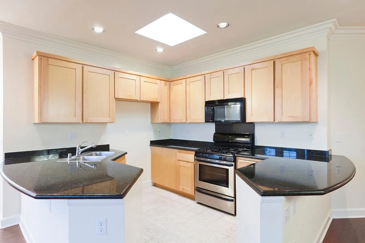 2 bed, 1420 sqft, $3,695 — Photo 4