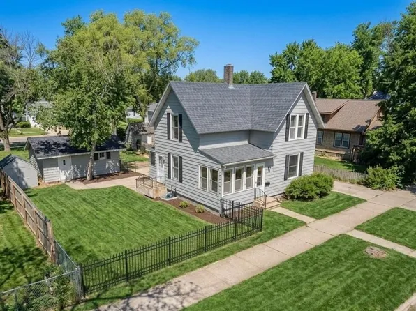 112 7th Ave NW, Faribault, MN 55021