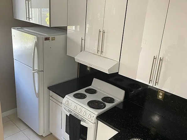 853 SW 2nd St APT 207, Miami, FL 33130