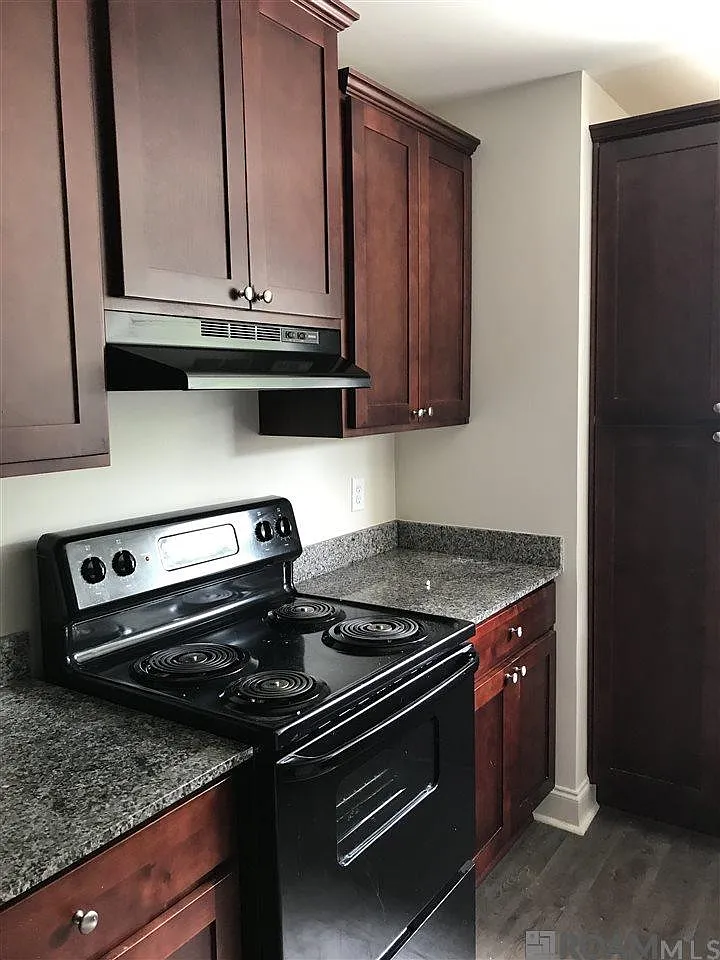 3 bed, 1000 sqft, $1,375 — Photo 2