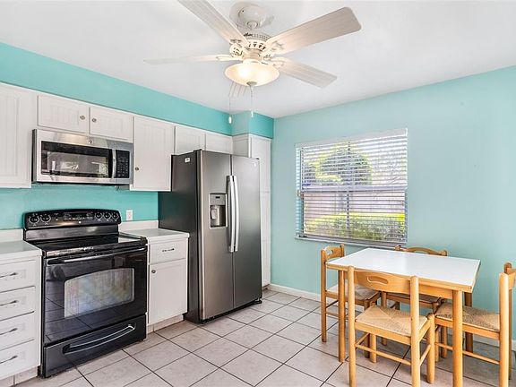 5th image of 552 Windmeadows St