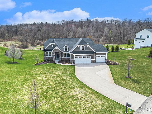 5th image of 8268 Hidden Canyon Dr NE