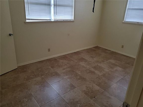 5th image of 3430 Charlotte Dr